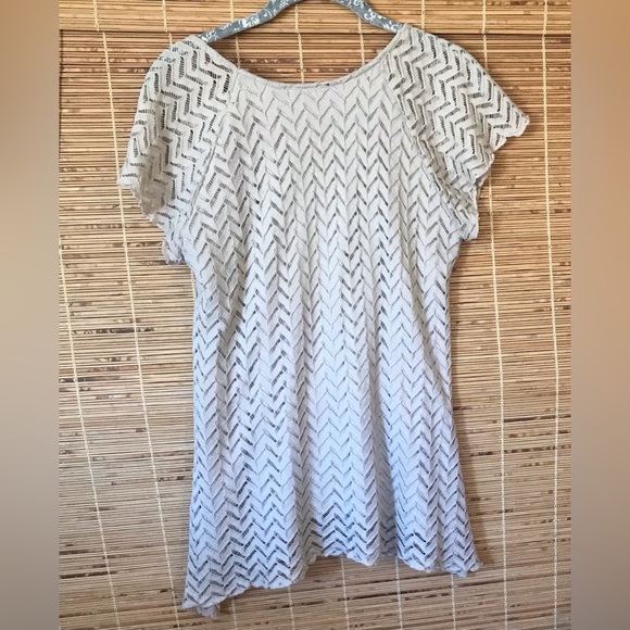 Brittany Black Chevron Pattern Lace Top with Lining - Picture 2 of 6